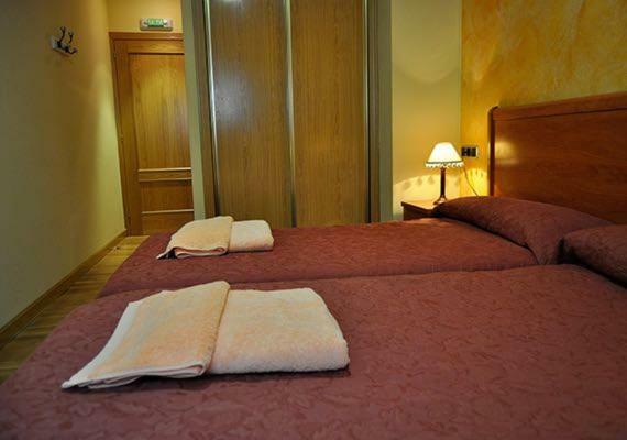 Hostal Puerta Del Valle La Cistérniga Εξωτερικό φωτογραφία