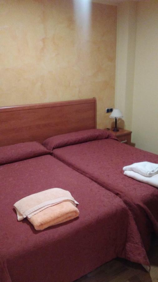 Hostal Puerta Del Valle La Cistérniga Εξωτερικό φωτογραφία