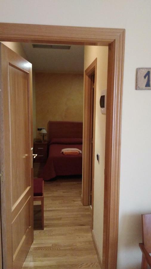 Hostal Puerta Del Valle La Cistérniga Εξωτερικό φωτογραφία