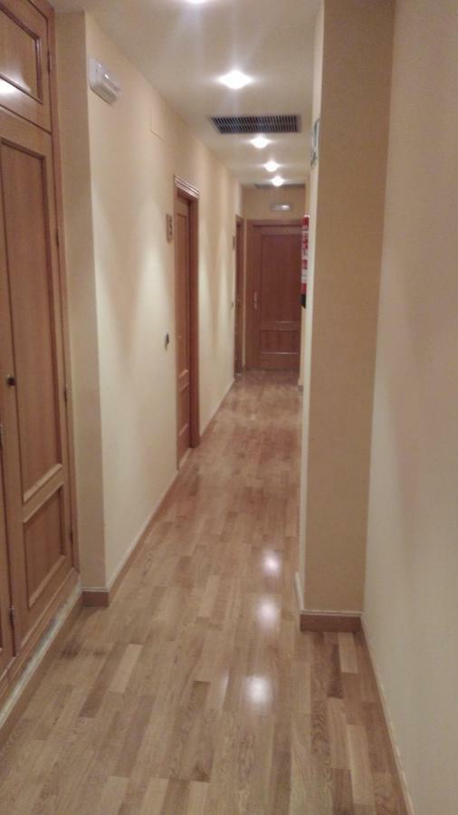 Hostal Puerta Del Valle La Cistérniga Εξωτερικό φωτογραφία